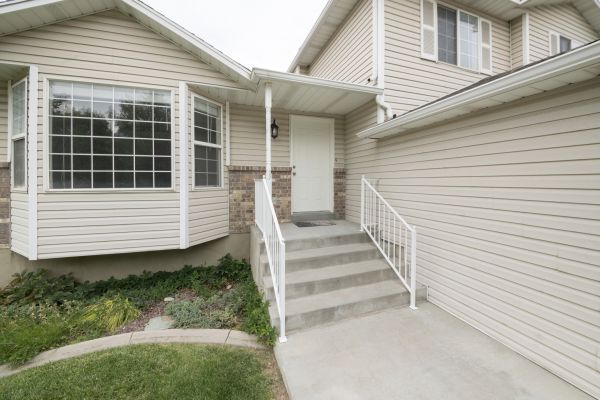 White Vinyl Siding Replacement in Plano